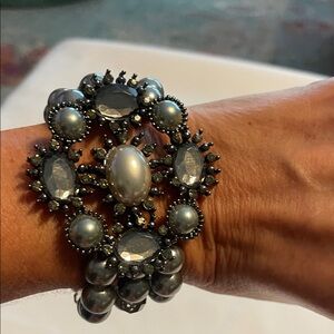 Elegant Black and Silver Pearl Bracelet